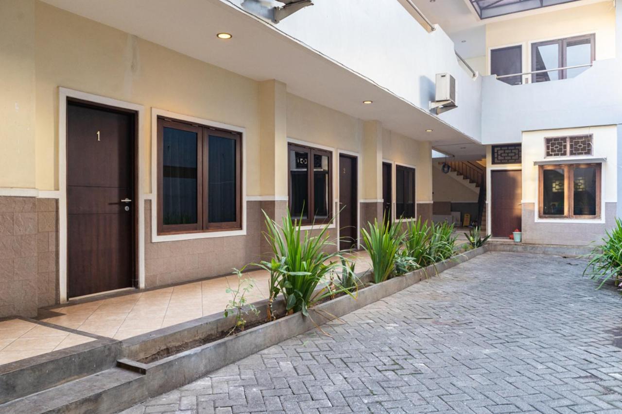เรดดอร์ซ เนียร์ บาฮู มอลล์ มานาโด Hotel Malalayang ภายนอก รูปภาพ
