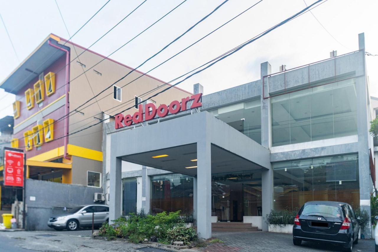 เรดดอร์ซ เนียร์ บาฮู มอลล์ มานาโด Hotel Malalayang ภายนอก รูปภาพ