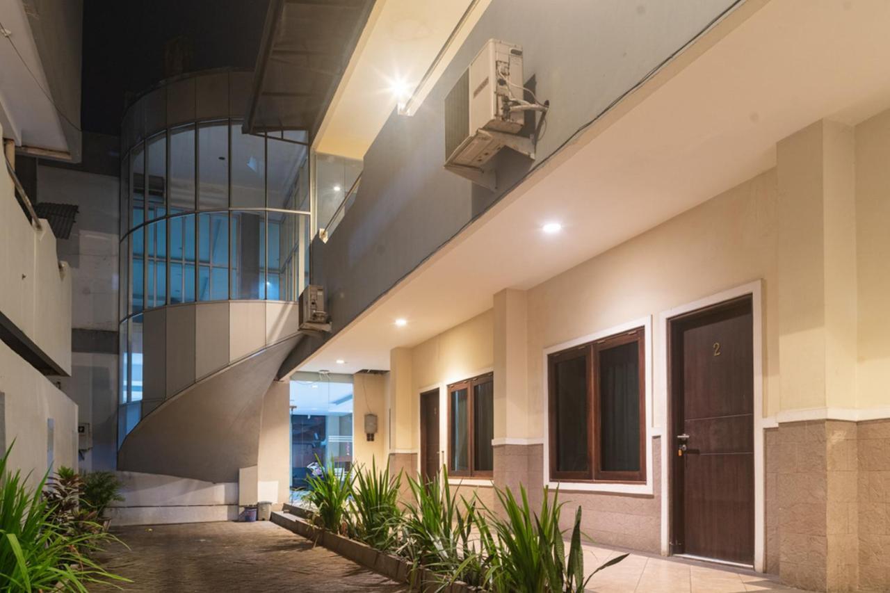 เรดดอร์ซ เนียร์ บาฮู มอลล์ มานาโด Hotel Malalayang ภายนอก รูปภาพ