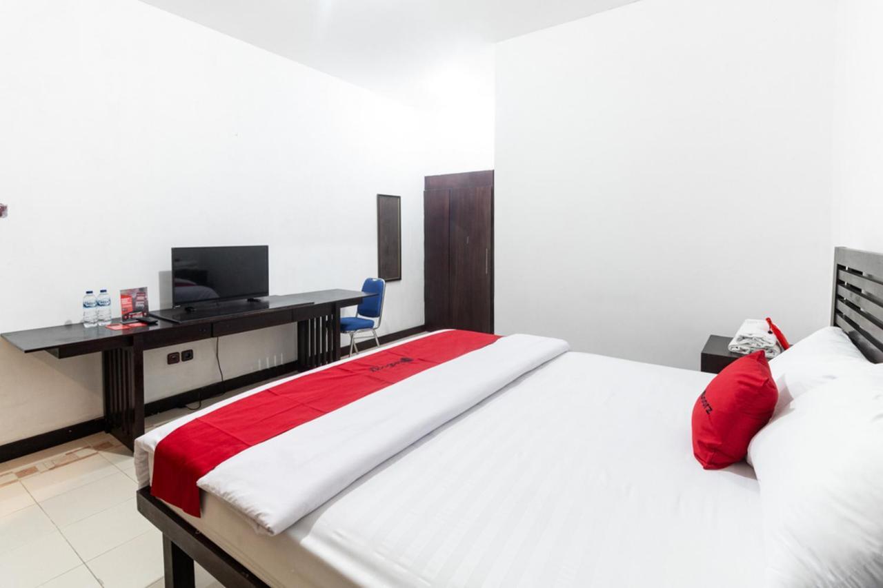เรดดอร์ซ เนียร์ บาฮู มอลล์ มานาโด Hotel Malalayang ภายนอก รูปภาพ