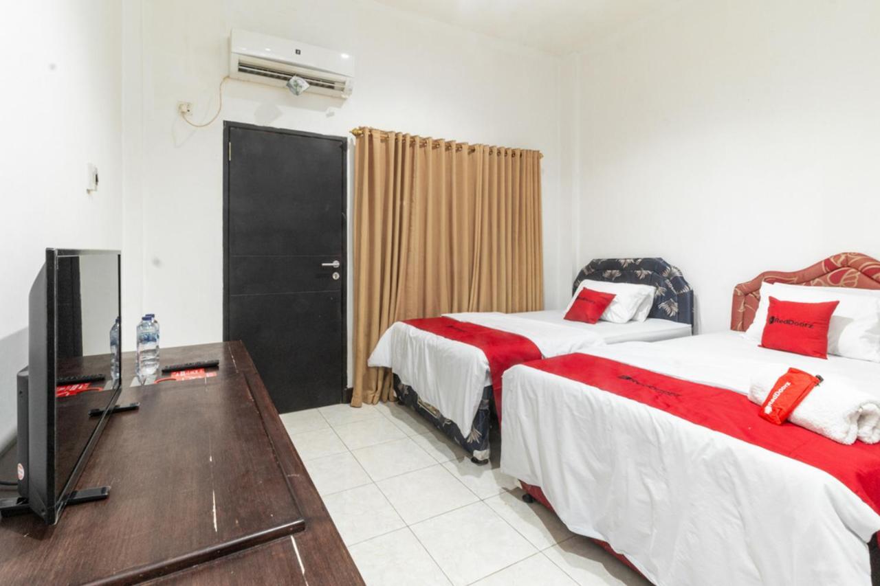 เรดดอร์ซ เนียร์ บาฮู มอลล์ มานาโด Hotel Malalayang ภายนอก รูปภาพ