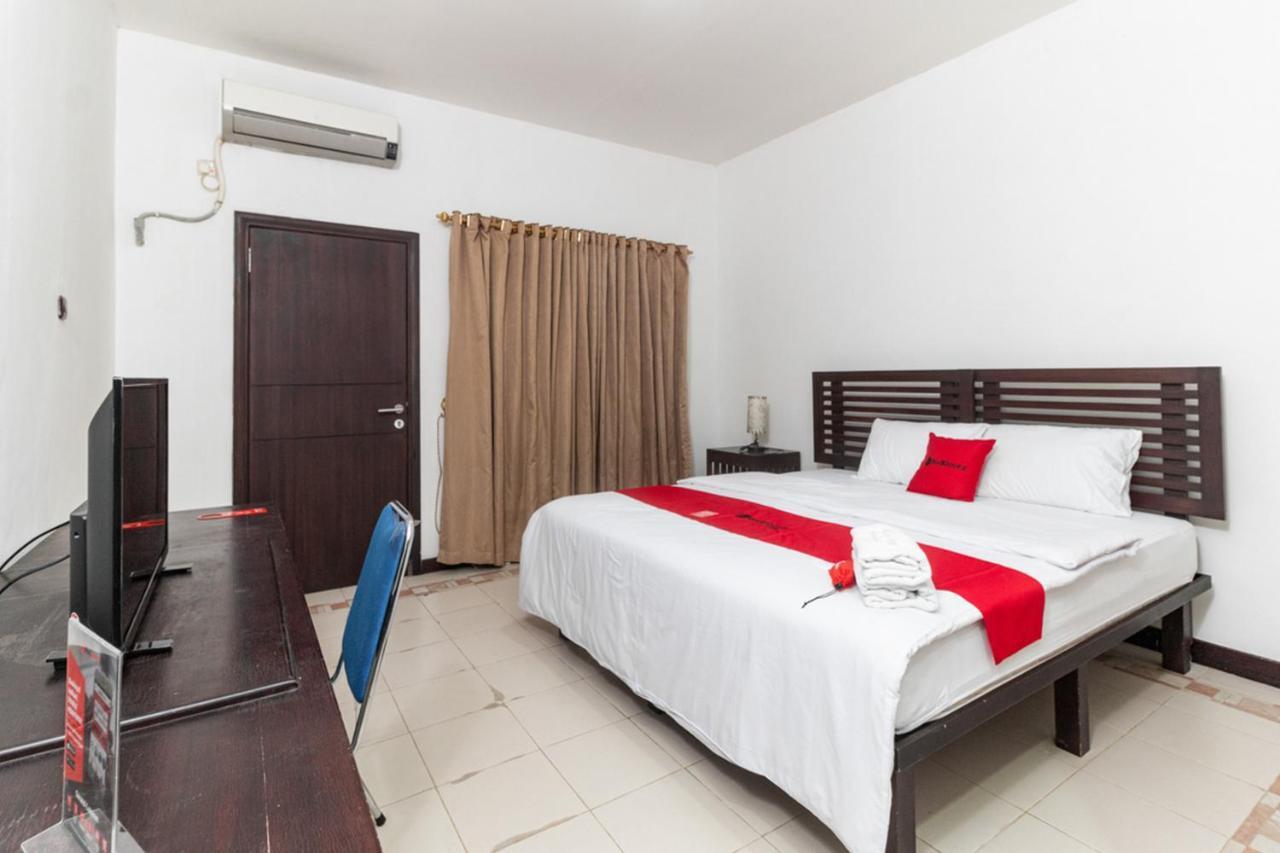 เรดดอร์ซ เนียร์ บาฮู มอลล์ มานาโด Hotel Malalayang ภายนอก รูปภาพ
