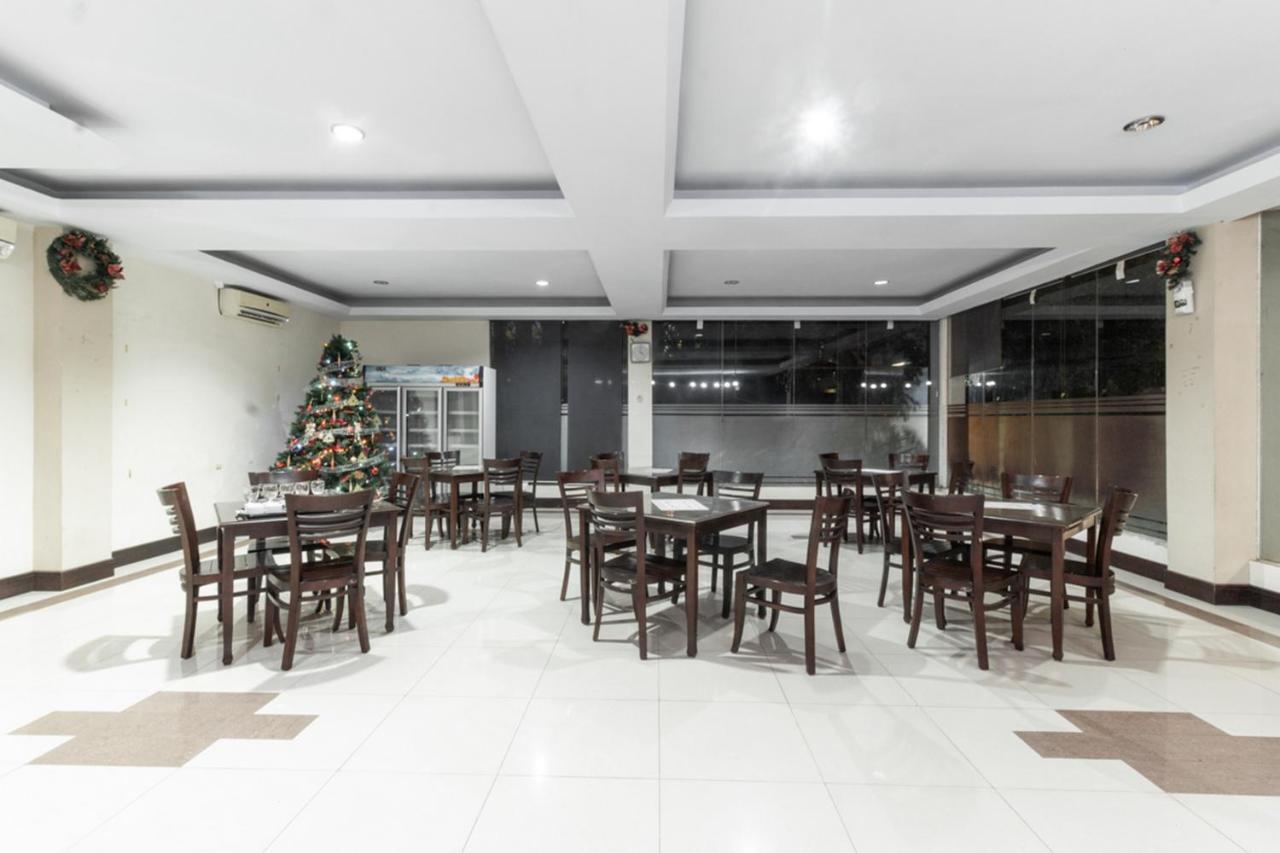 เรดดอร์ซ เนียร์ บาฮู มอลล์ มานาโด Hotel Malalayang ภายนอก รูปภาพ