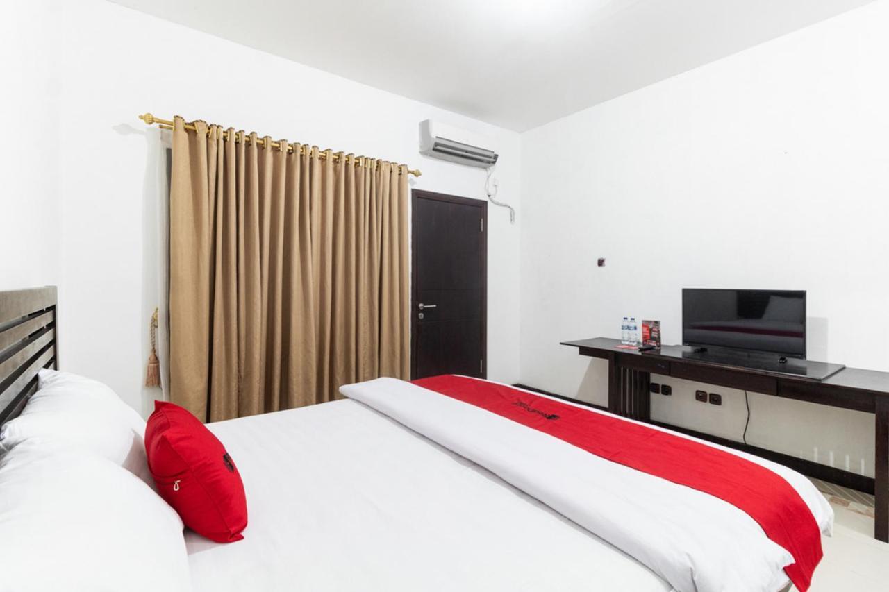 เรดดอร์ซ เนียร์ บาฮู มอลล์ มานาโด Hotel Malalayang ภายนอก รูปภาพ